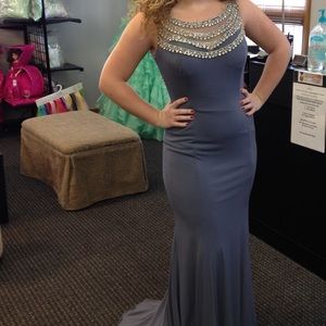 Stunning formal dress!